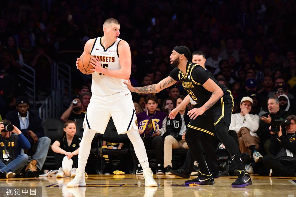 相比之下 相比之下